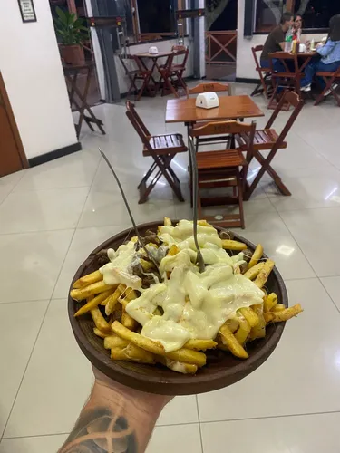 PORÇÃO DE FRITAS, CORAÇÃO E QUEIJO