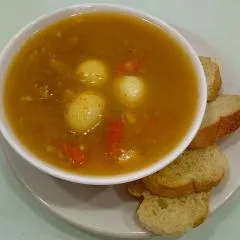 Caldo de Peixe com ovos de Codorna