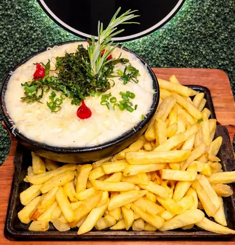 Batata com Filé ao Creme de Queijo