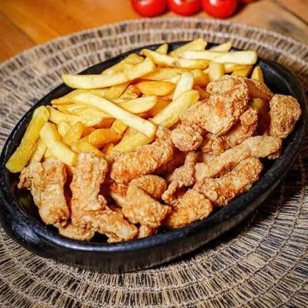 Isca de frango c/ fritas 