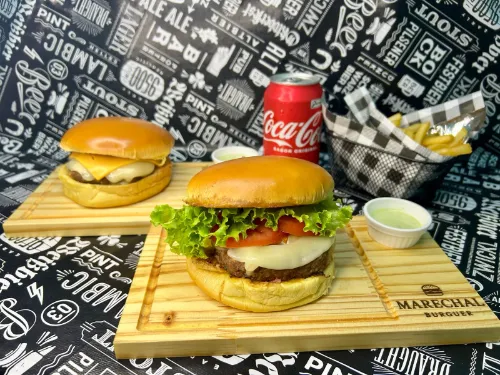 1 MARECHAL BURGUER 1 MARECHAL SALAD + Fritas + Coca lata