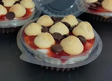 Bombom de Brigadeiro c/ Ninho & Geleia & Bisc. & Choco.