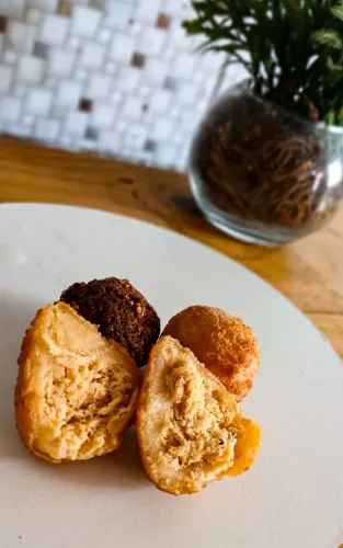 Cento de salgadinhos fritos ( 2 sabores )