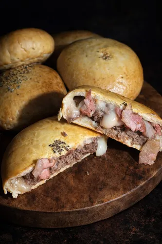 Hamburgão Gourmet Bacon e Requeijão Cremoso.