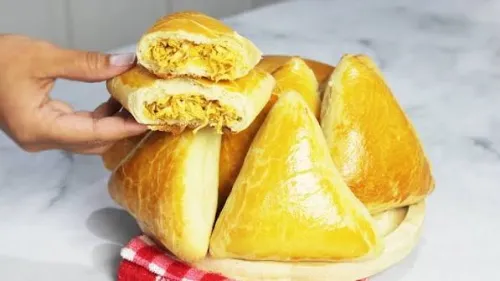 ESFIHA DE FRANGO CATUPIRY