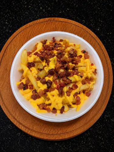 Batata Frita Grande Com Bacon e Cheddar