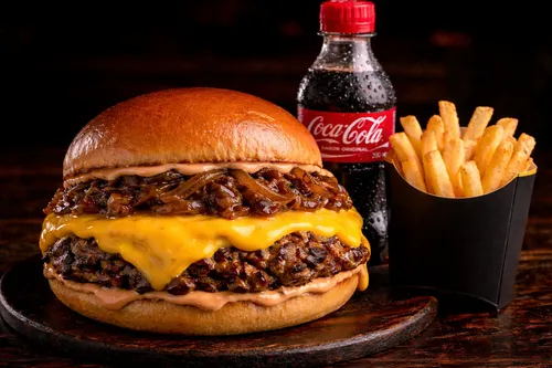 SMASH BURGUER CHEDDAR + FRITAS P + REFRIGERANTE 200ML