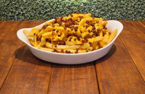 Batata Frita com Cheddar ou Mussarela e Bacon (500g)