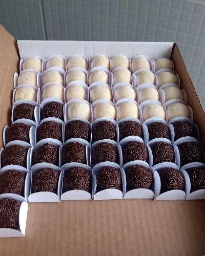 Meio cento de brigadeiros