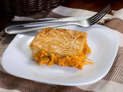 Empadão com arroz refogado