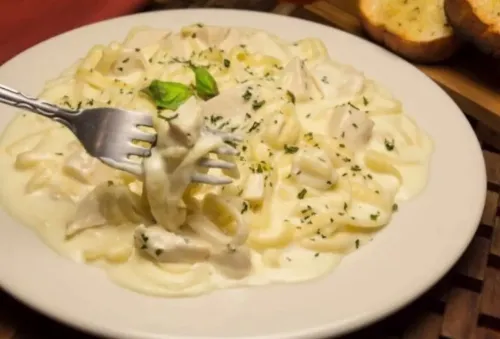 Fettuccine Alfredo